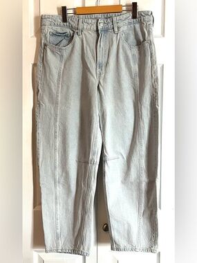 ✨ LIKE NEW ✨ H&M Super Barrel Leg Seam Detail Jeans Light Wash Size 10